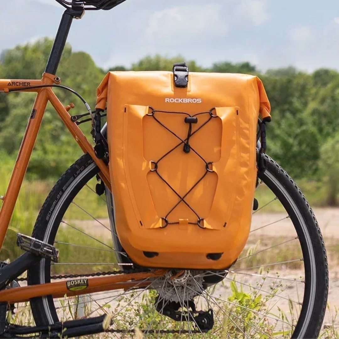 Sacoche-VELO-pour-bikepacking-orange