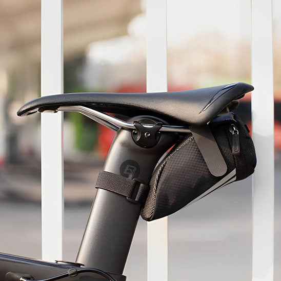 Sacoche de selle velo vue de cote fixation