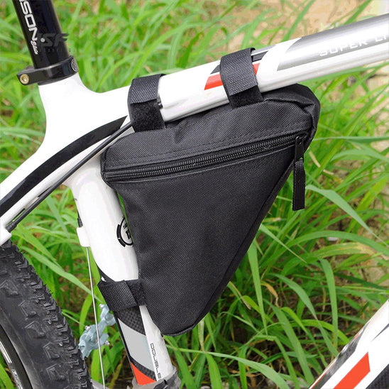 Sacoche velo de cadre noir sur velo blanc