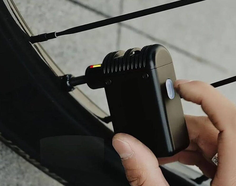 Pompe-a-Air-Electrique-pour-Velo-appuyer-sur-un-bouton-pour-demarrer