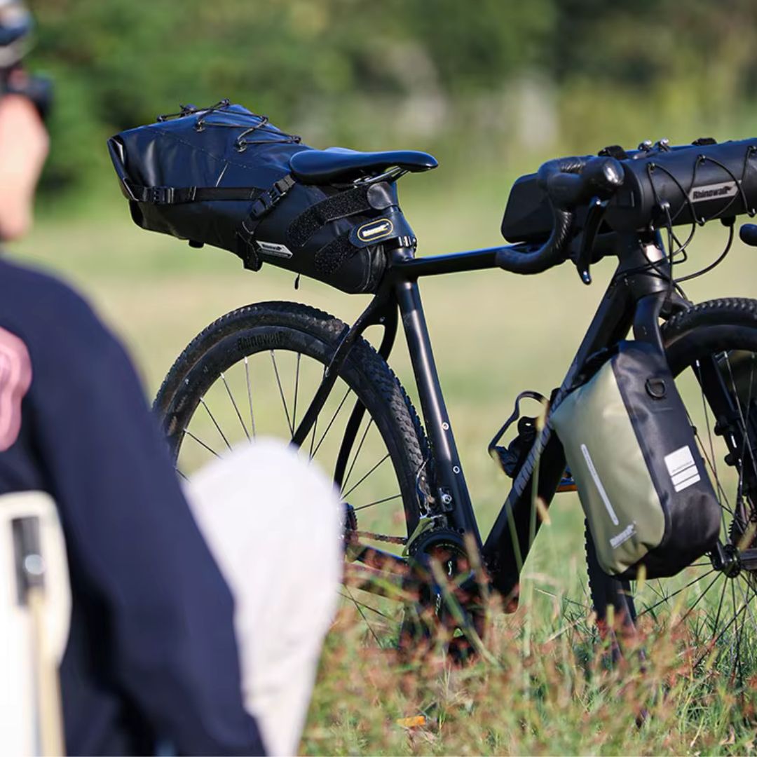 Sac avant velo pause dans champs